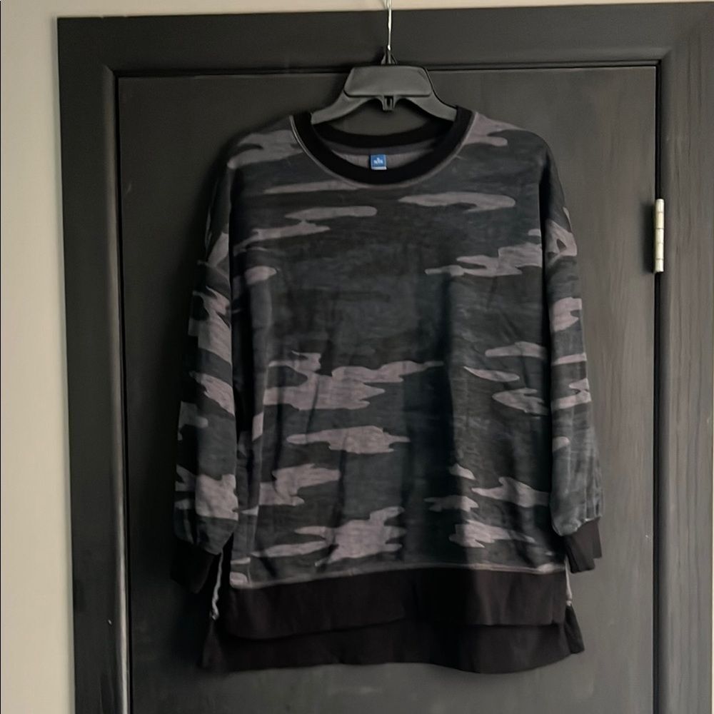 Old Navy Gray and Black Sweatshirt